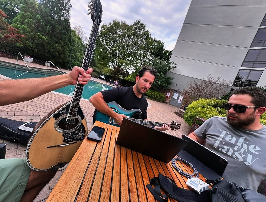 Oneiro musician playing an outdoor set